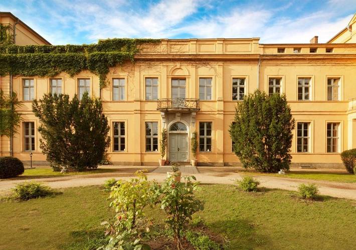 Hotel, mit Terrasse und Garten
