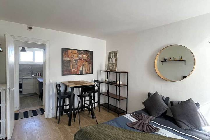 Ganze Wohnung, Le Petit Rosier in Vitry-sur-Seine, 20 Minuten vom Pariser Zentrum und Flughafen Orly in Vitry-sur-Seine, Val-de-Marne