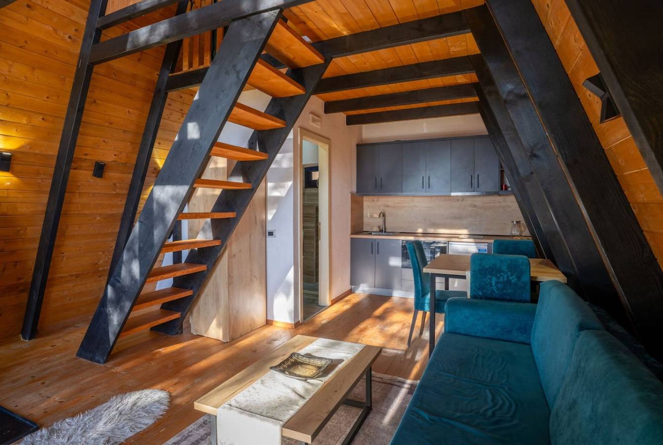 Ganzes Studio, Teal Retreat | The Golden Cabins with Garden in Gjinar, Elbasan