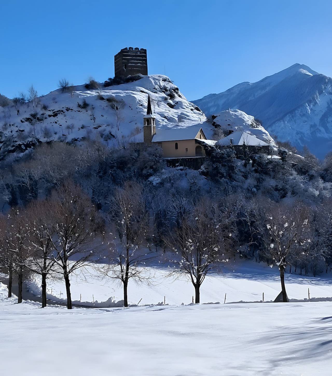 Ganze Wohnung, Ferienwohnung 'T2' mit Bergblick, privatem Garten und Wi-Fi in Le Châtel, La Tour-en-Maurienne