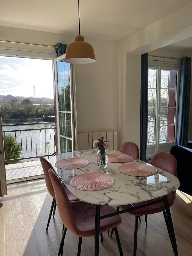 Gîte pour 4 personnes, avec Balcon et Terrasse ainsi que Jardin et Vue à Thomery