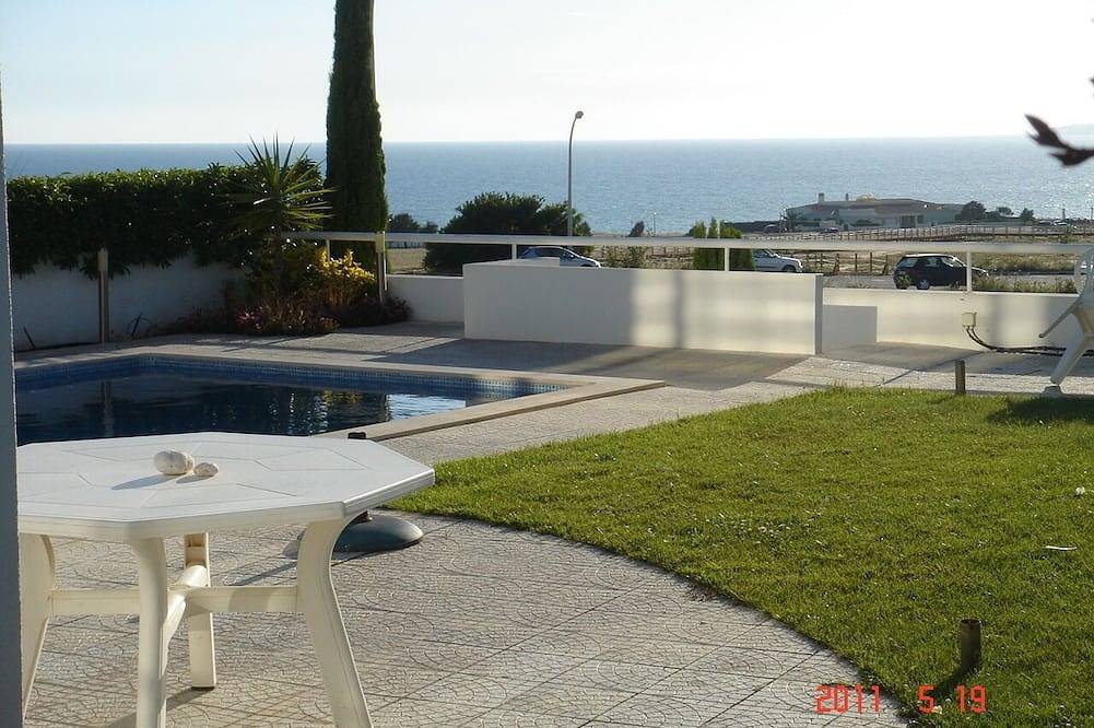Meerblick, priv. beheizbarer Pool, 200 m z. Strand, 4 Sz, 4 Db für 8 Pers. in Guia, Faro Distrikt