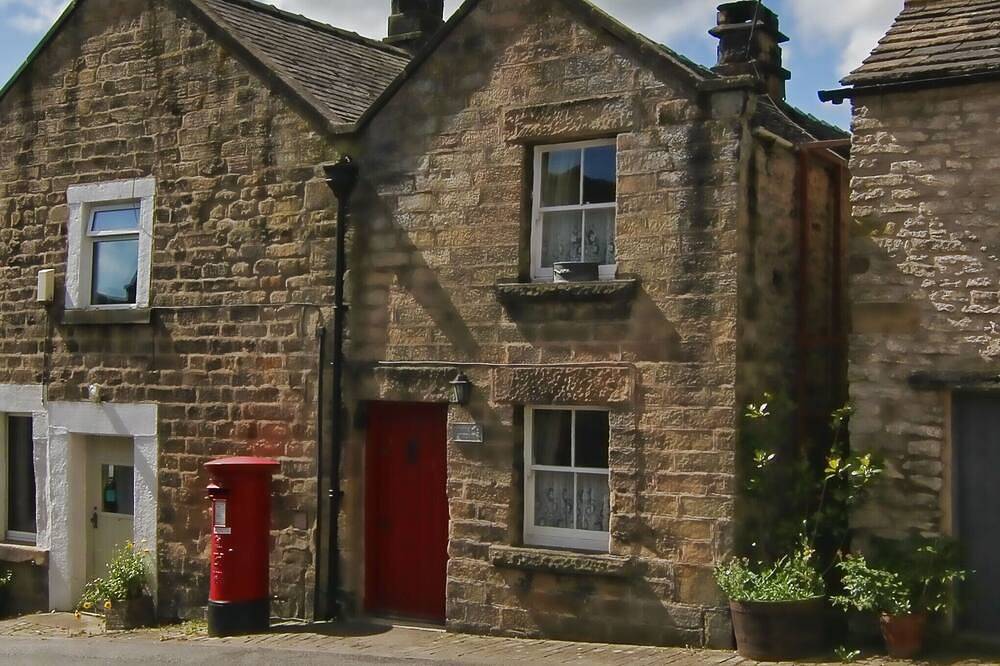 Thimble Cottage, Youlgreave lovely stone cottage for 2 with Woodburner and Wifi in Youlgreave, Derbyshire