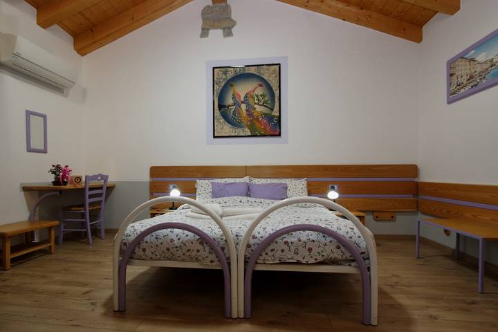 Romantico Lodge Rustico a Trieste con bagno in camera e vista mare in Trieste, Trieste e dintorni