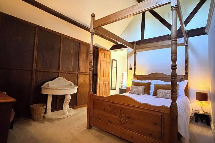 Braunston Manor Cottage : lits à baldaquin et salles de bains privatives in Braunston, Northamptonshire