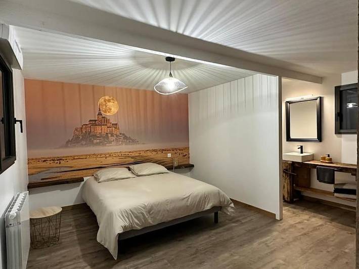 Location de vacances pour 8 personnes, avec jardin ainsi que terrasse et jacuzzi à La Chaise-Baudouin - 2