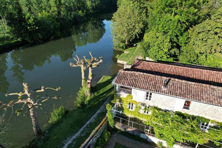 Maison de vacances pour 9 personnes, avec Balcon et Terrasse ainsi que Jardin et Vue à Jarnac