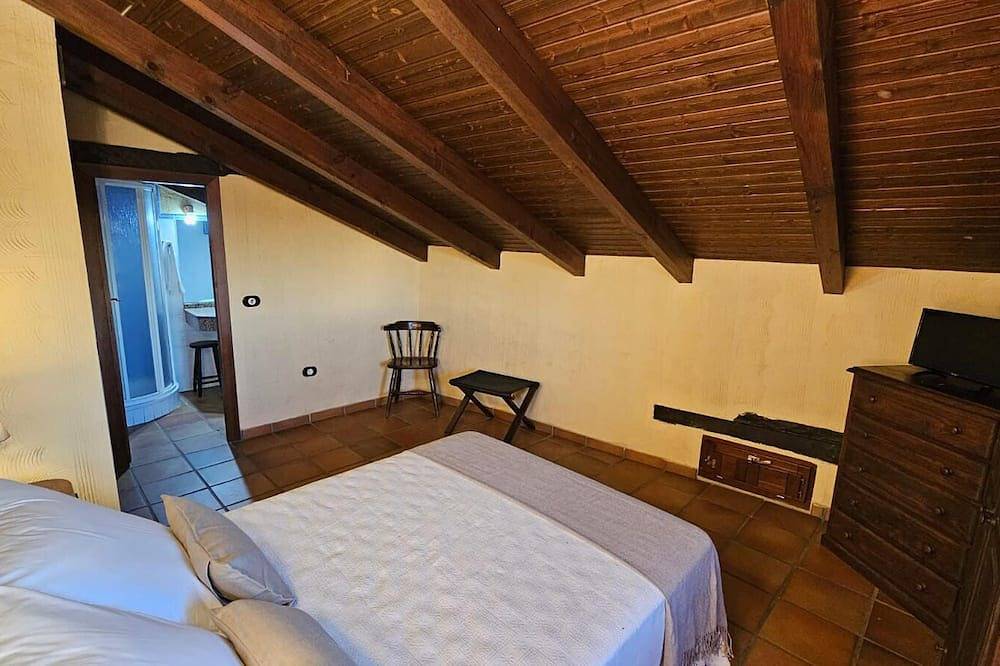 Hotel La Clerecía de Ledesma. Habitación Nº 8. Doble Normal in Ledesma, Provincia de Salamanca
