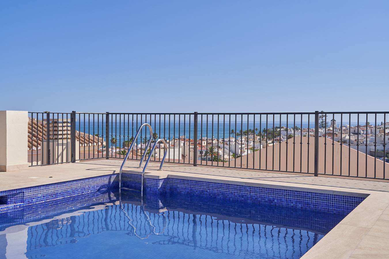 Entire apartment, Apartment 'Luxury Carabeo 2000 2-3' with Sea Views, Pool, Terrace & Wi-Fi in Playa Carabeo, Nerja