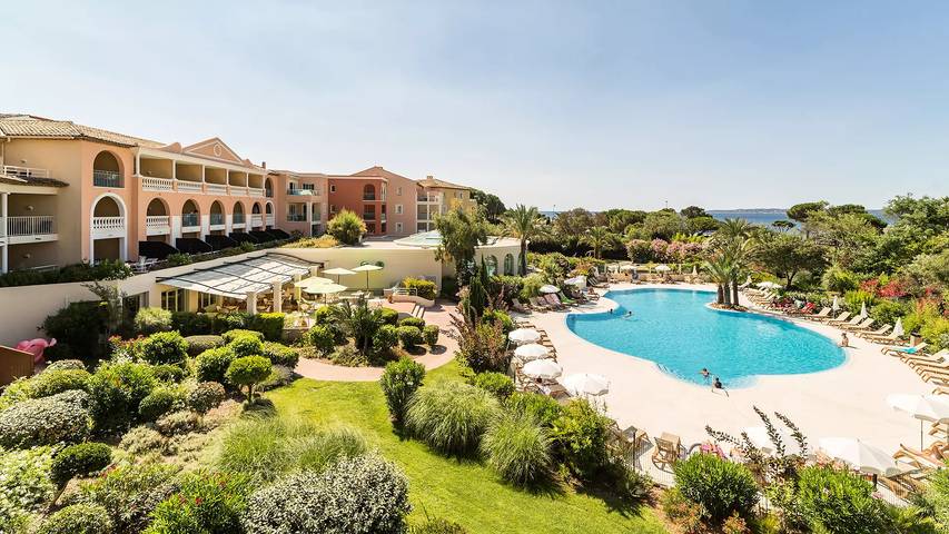 Studio pour 4 personnes, avec piscine ainsi que vue et terrasse, animaux acceptés