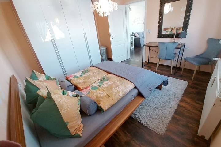 Ferienwohnung für 2 Personen, mit Balkon und Whirlpool sowie Garten und Sauna in Zittau