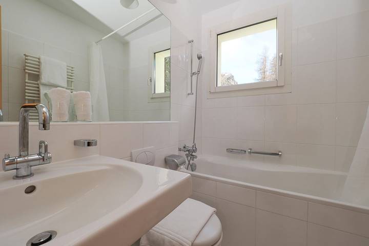 Appartement entier, Residenza Alpenrose 22 – Sunny flat with mountain views in Furtschellas, Segl