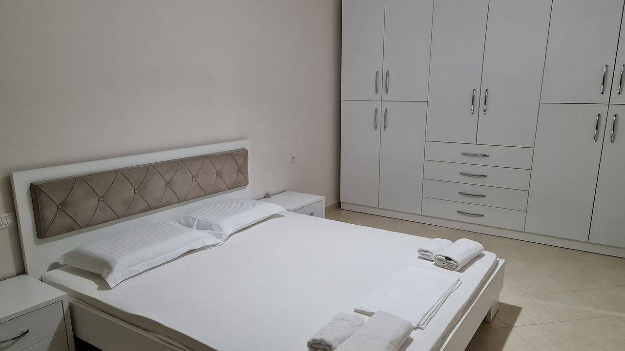 Apartamento vacacional entero, Apartamento de vacaciones para 3 personas con balcón in Vlorë (Ciudad), Vlorë