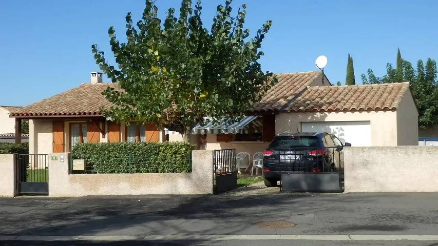 Location de vacances pour 7 personnes, avec piscine et jardin à Saint-Geniès-de-Fontedit