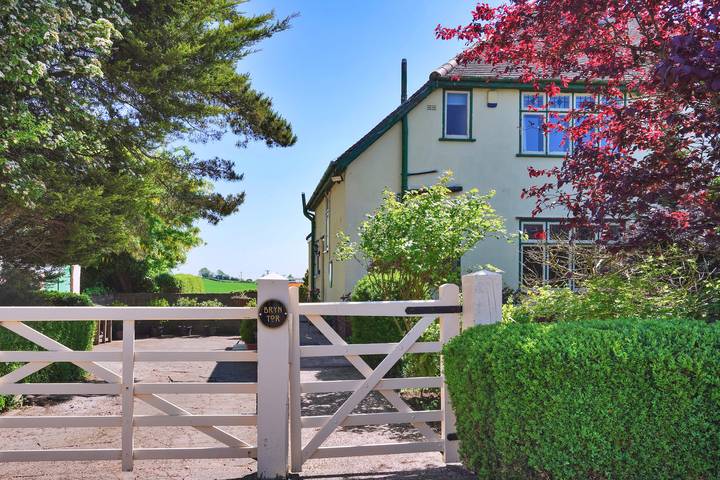 Villa for 5 people, with yard in England