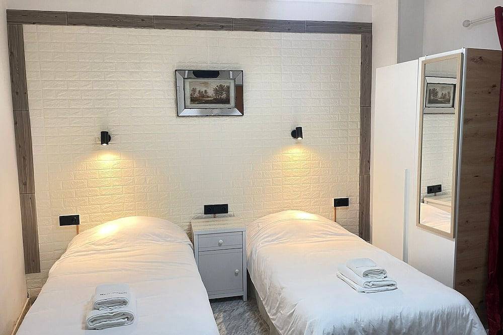 Habitación Doble Interna con dos Camas Individuales, Baño Privado in Arganda del Rey, La Alcarria