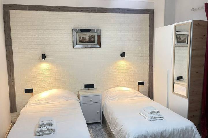 Habitación Doble Interna con dos Camas Individuales, Baño Privado in Arganda del Rey, Área Metropolitana de Madrid