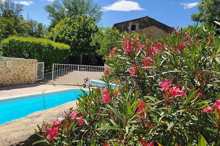 Location de vacances pour 8 personnes à La Bégude-de-Mazenc