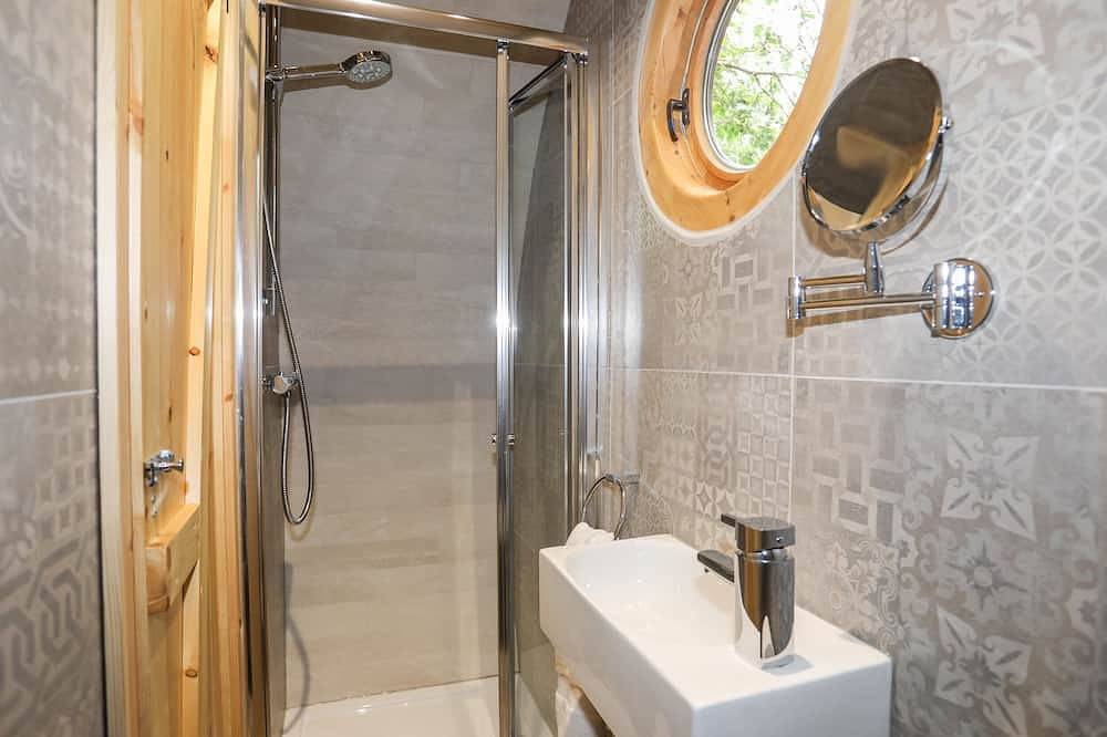 Woodland Pod, pet friendly, country holiday cottage in Corwen in Conwy region