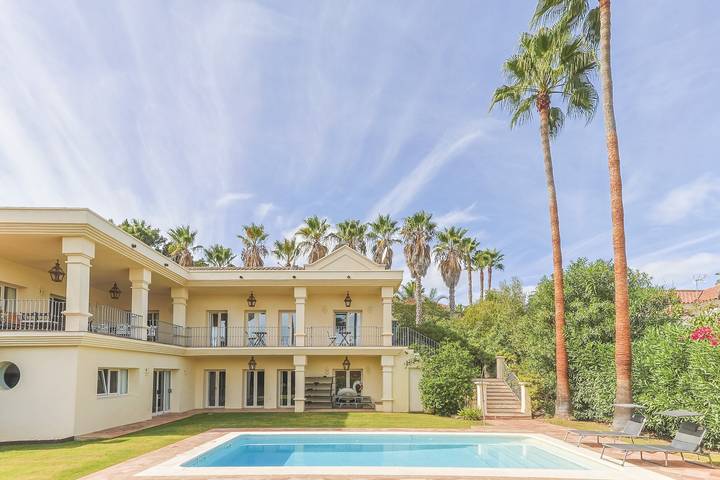 Chalet para 8 personas, con Balcón además de Terraza y Jardín en Algeciras