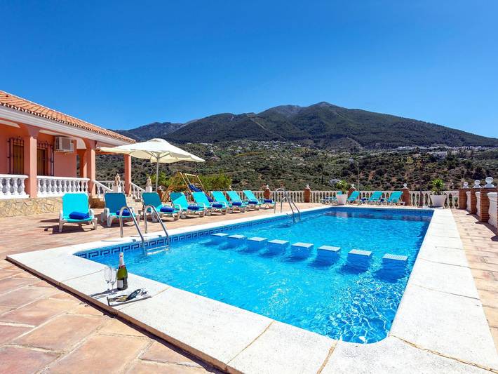 Casa de vacaciones para 16 personas, con terraza y piscina - 1