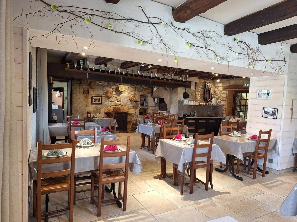Family Room with Shared Bathroom (5 Personnes) in Longcochon, Jura Francais