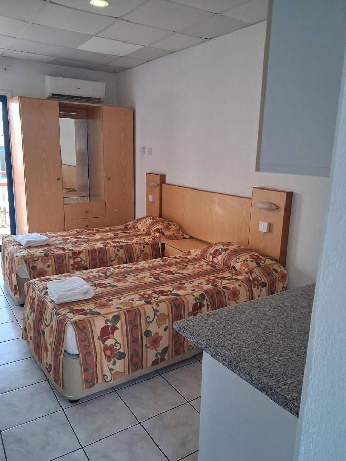 Apartmenthotel für 3 Personen, mit Balkon und Terrasse sowie Whirlpool und Garten auf Zypern - 2