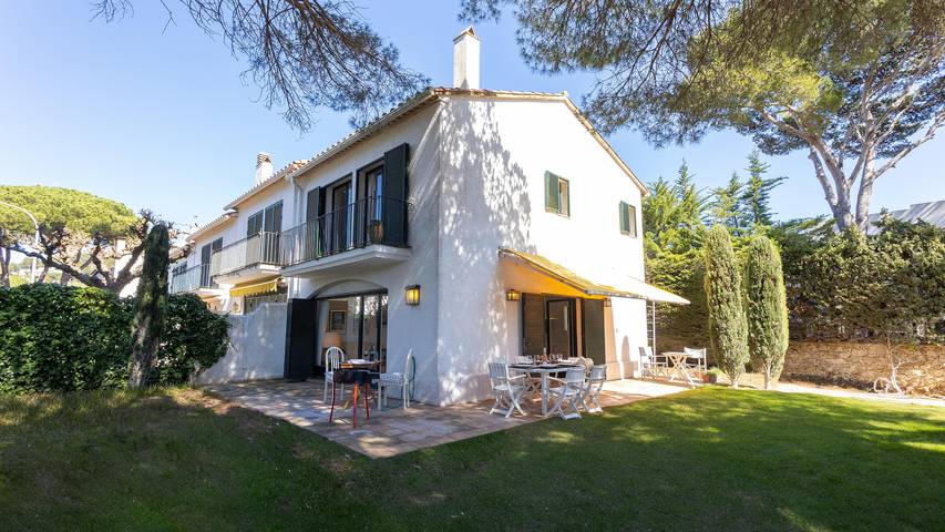 Casa rural para 6 personas, con terraza además de vistas y jardín en Palafrugell