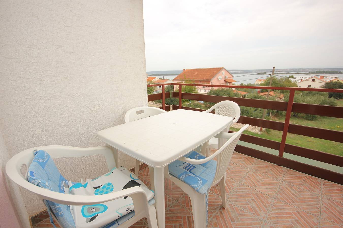 Ganze Wohnung, 2-Zimmer-Ferienwohnung mit Terrasse und Meerblick Kraj (Pasman) A-8502-a in Ugrinici, Kraj