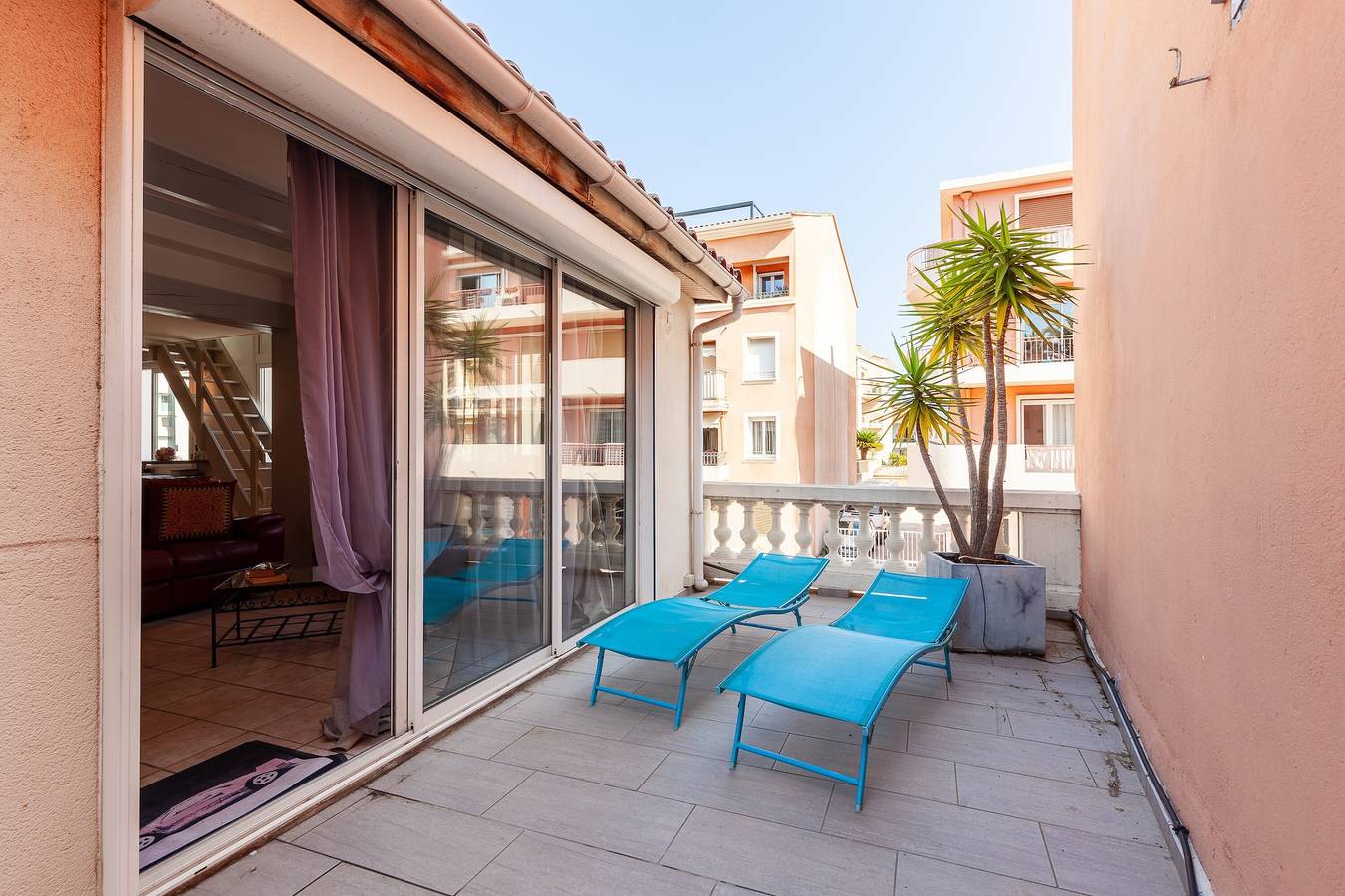 Ganze Wohnung, Geräumiges Apartment mit privater Terrasse und Wlan in Sanary-sur-Mer, Mittelmeerküste (Frankreich)