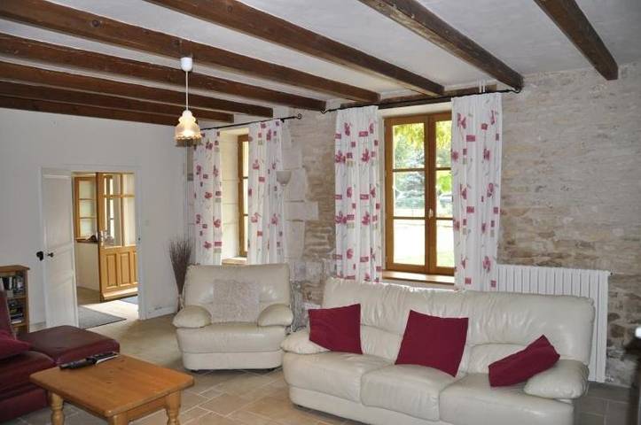 Location de vacances pour 12 personnes, avec terrasse ainsi que vue et piscine, animaux acceptés à Clussais-la-Pommeraie - 4