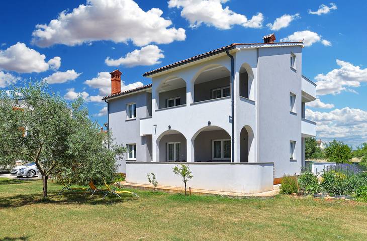 Ferienwohnung für 2 Personen, mit Balkon/Terrasse und Terrasse in Fazana