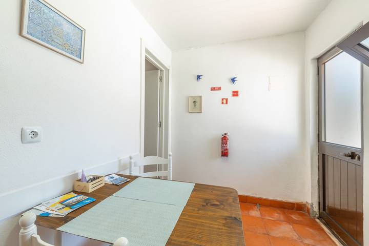 Hel enrumslägenhet, Vila Natura – Secret Retreat S5 with Shared Terrace & Garden, Wi-Fi in Santo António da Charneca, Halbinsel von Setúbal