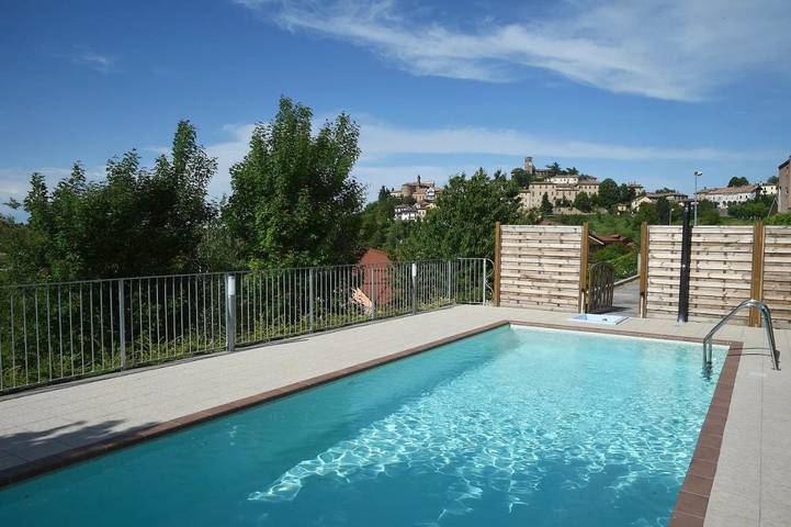 Hotel für 2 Personen, mit Terrasse und Garten sowie Pool und Ausblick in Neive