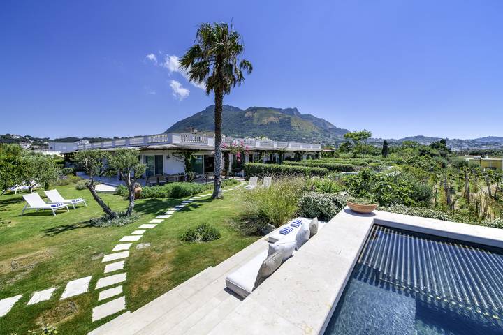 Villa für 15 Personen, mit Terrasse und Ausblick sowie Garten - 1