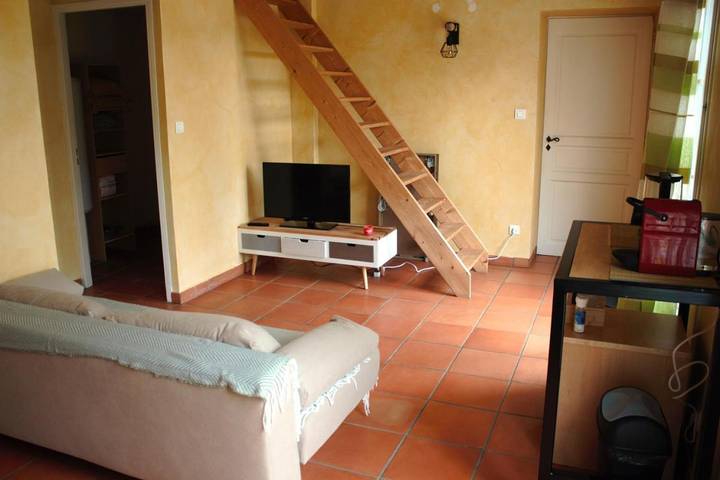 Gîte pour 3 personnes, avec jardin ainsi que terrasse et vue, animaux acceptés à Châteauvieux (Hautes-Alpes) - 4