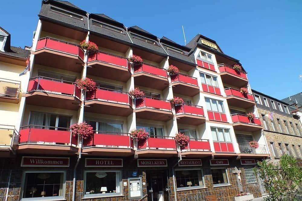 Doppelzimmer,  Balkon, Moselblick - Hotel Moselkern in Burg Eltz, Moselkern