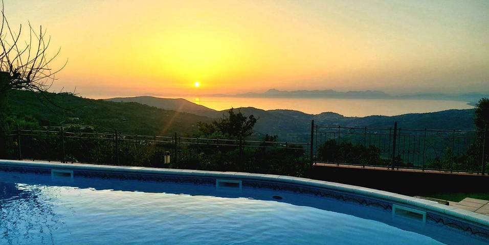 Villa con piscina per 10 persone, con idromassaggio e piscina nonché giardino in Cilento