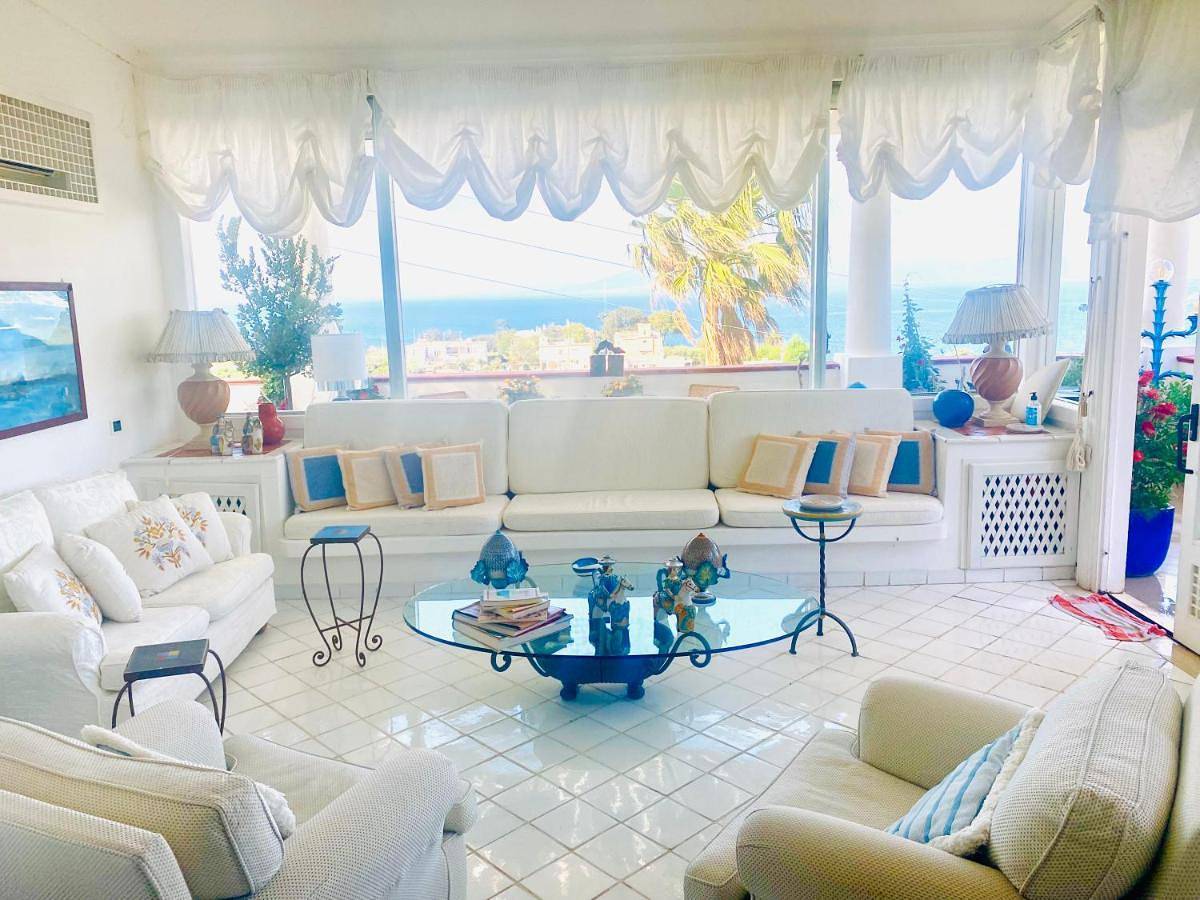 Scala Fenicia 14 by Caprirooms in Capri, Nápoles (província)