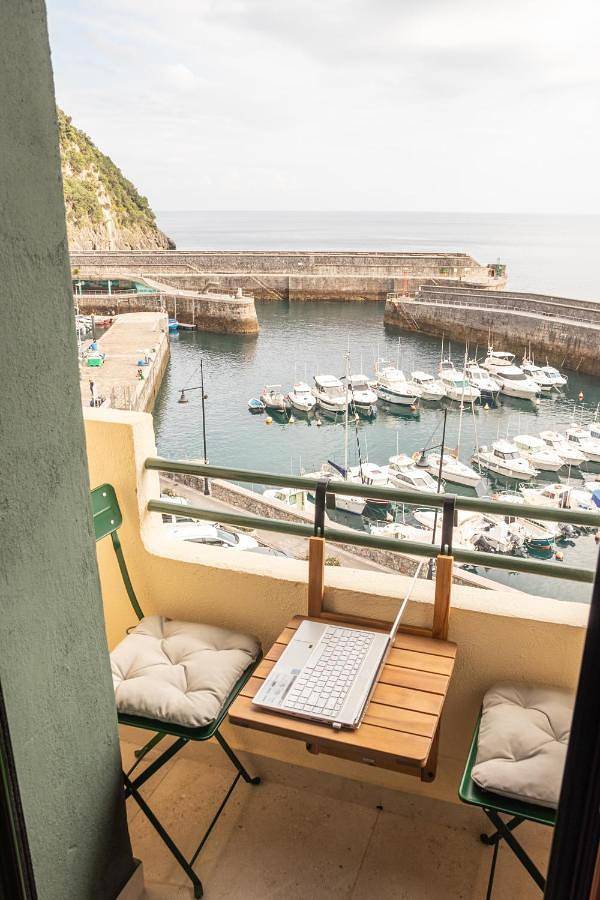 Gîte pour 4 personnes, avec balcon ainsi que piscine et vue dans Elanchove