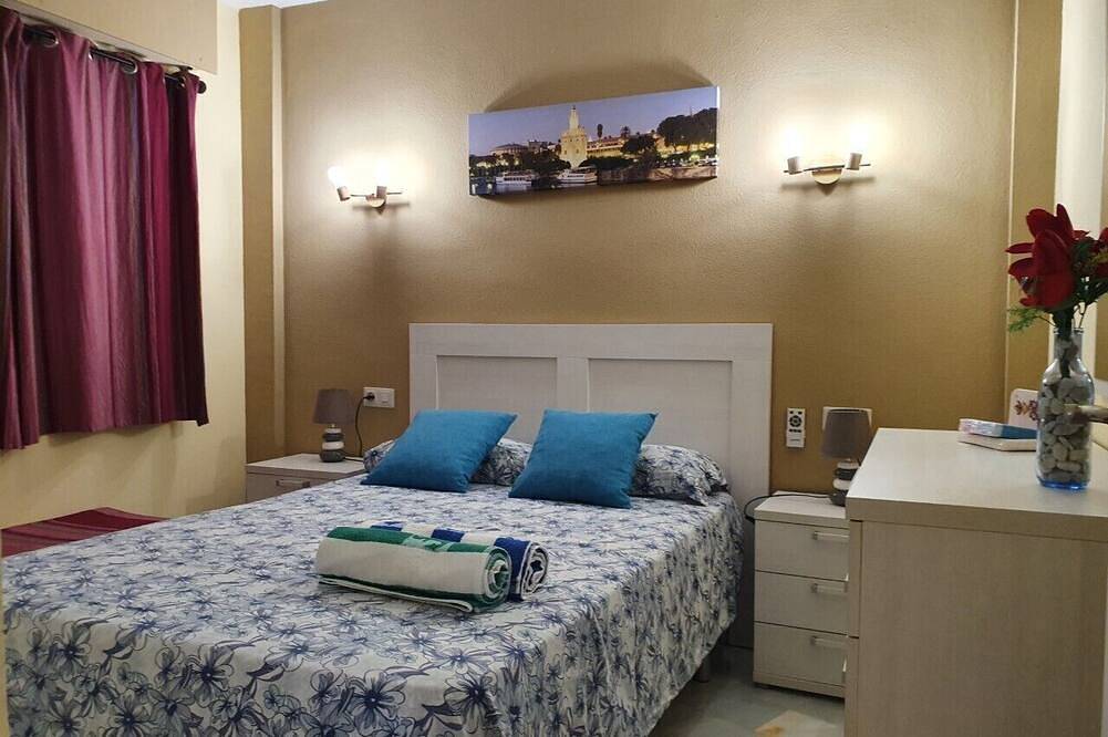 Entire apartment, Apartment in Torremolinos (La Carihuela area) Erisa 1. in La Carihuela, Torremolinos
