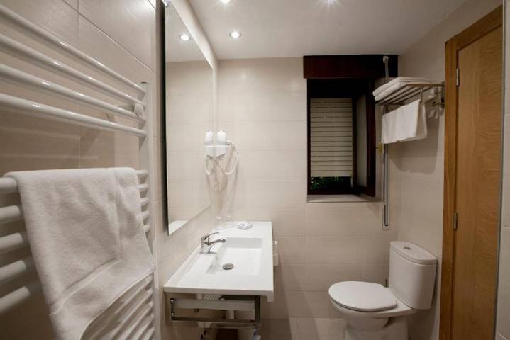 Hotel Meve - Habitación matrimonial in Somo, Ribamontán al Mar