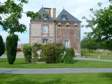 Gîte pour 15 personnes, avec terrasse et jardin à Ypreville-Biville