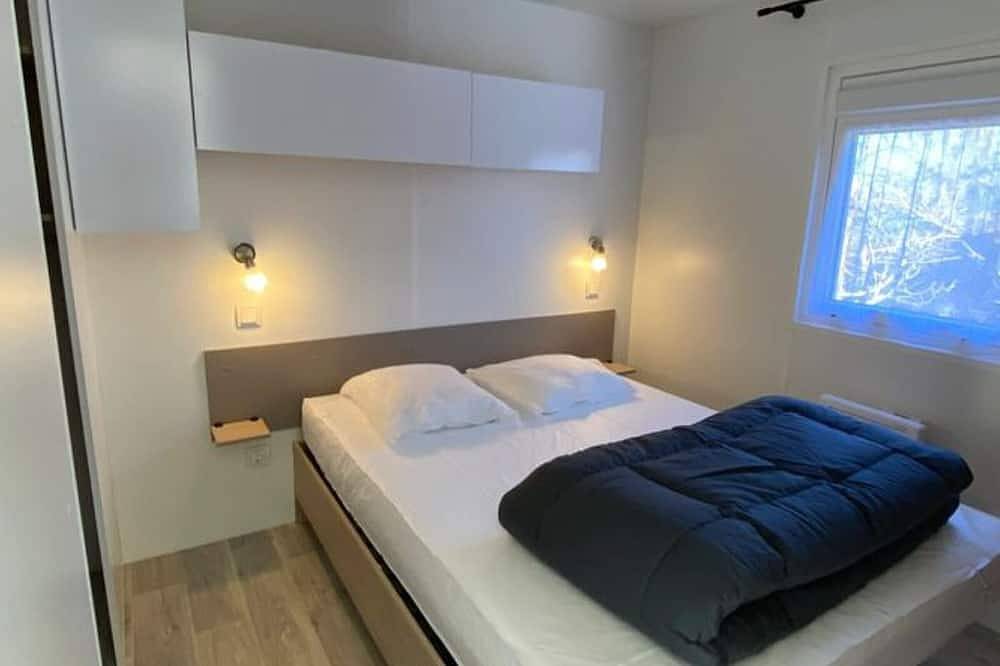 Mobile home with terrace in Guégon in Guégon, Pontivy region