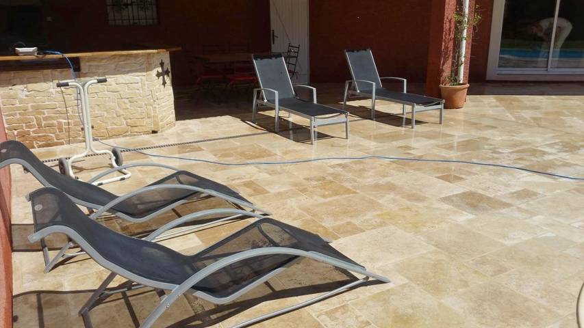 Location de vacances pour 8 personnes, avec vue ainsi que jardin et piscine à Thézan-des-Corbières - 3