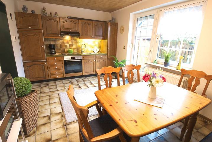 Ferienhaus mit Meerblick für 5 Personen, mit Terrasse und Balkon/Terrasse in Ostfriesland - 3