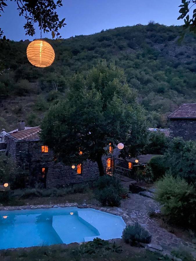 Location de vacances pour 4 personnes, avec vue ainsi que piscine et jardin, animaux acceptés à Valleraugue - 2