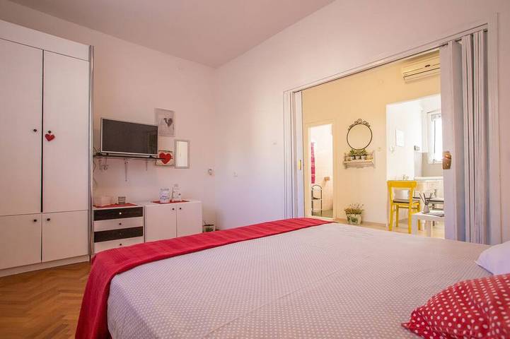 Ganze Wohnung, 1-Zimmer-Ferienwohnung mit Terrasse Komiza (Vis in Komiza, Split-Dalmatien