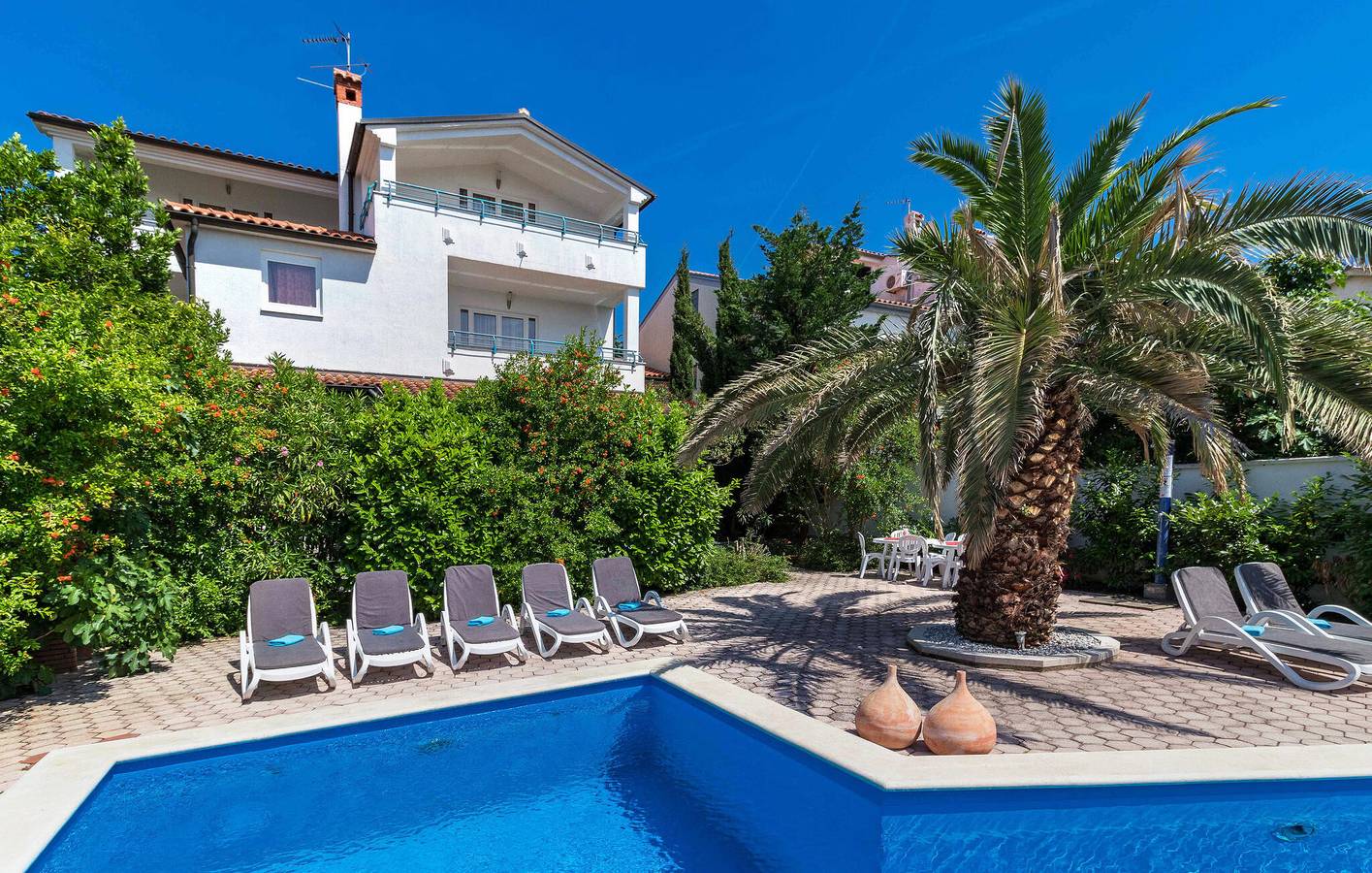 Apartamento vacacional entero, Acogedor apartamento con piscina, terraza y acceso a la playa a 1,5 km in Pjescana Uvala, Costa sur de Istria