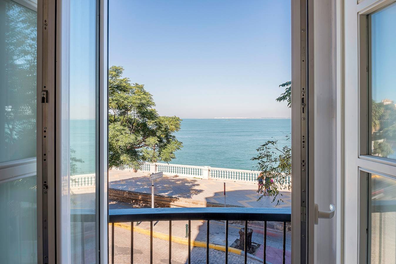 Apartamento entero, Apartamento renovado "Argüelles" en la ciudad vieja directamente al mar in Cádiz, Costa de la Luz